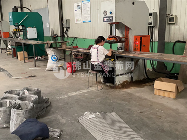 鋼絲繩網(wǎng)生產(chǎn)車間